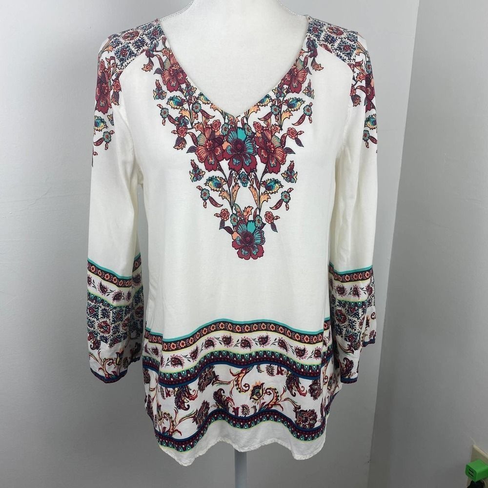 fig and flower, blouse with 3/4 sleeves.